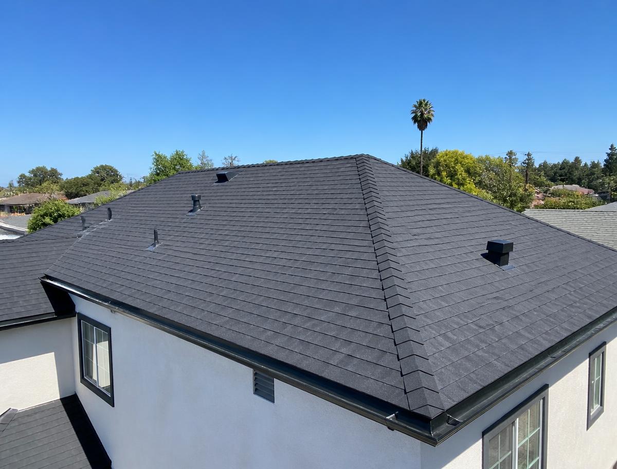New charcoal architectural shingle roof on a Los Angeles home
